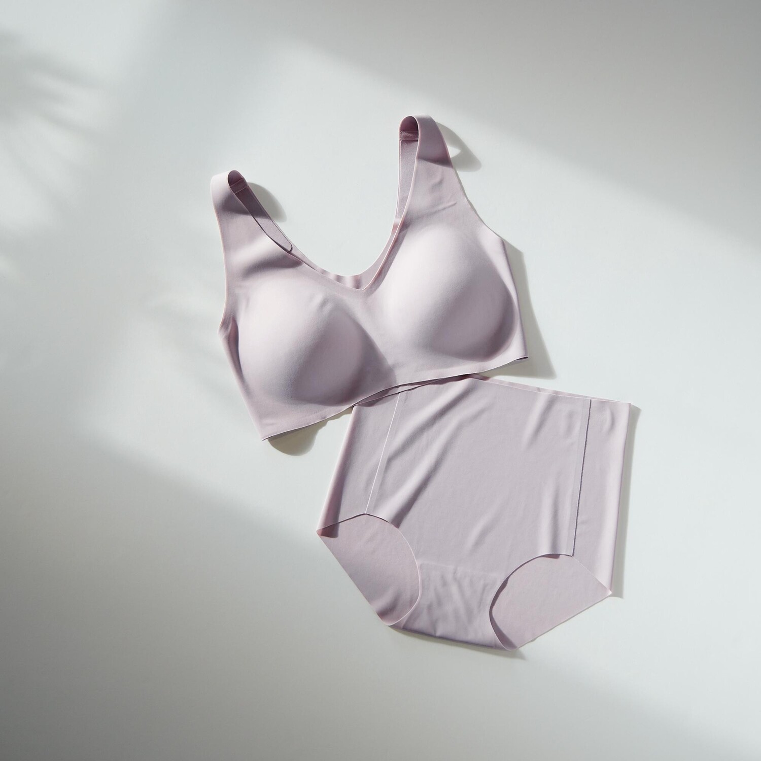 Бесшовный бюстгальтер UNIQLO Ultra Relax AIRism Fixed Cup, бежевый — фото 2