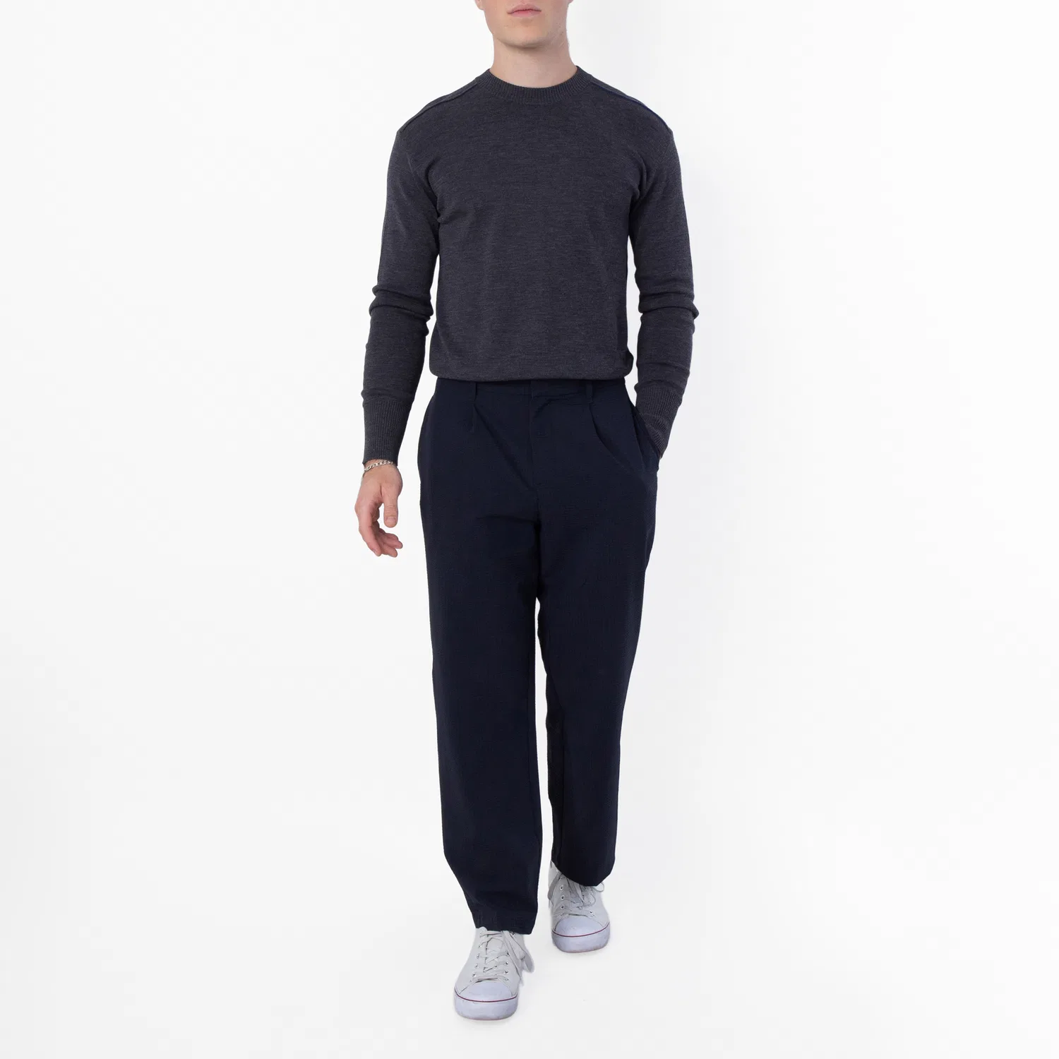 Джемпер с круглым вырезом Lightweight Crew-Neck Wool Jumper Burberry, Grey — фото 4