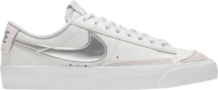 

Кроссовки Nike Blazer Low '77 GS 'Platinum Tint Metallic Silver', белый