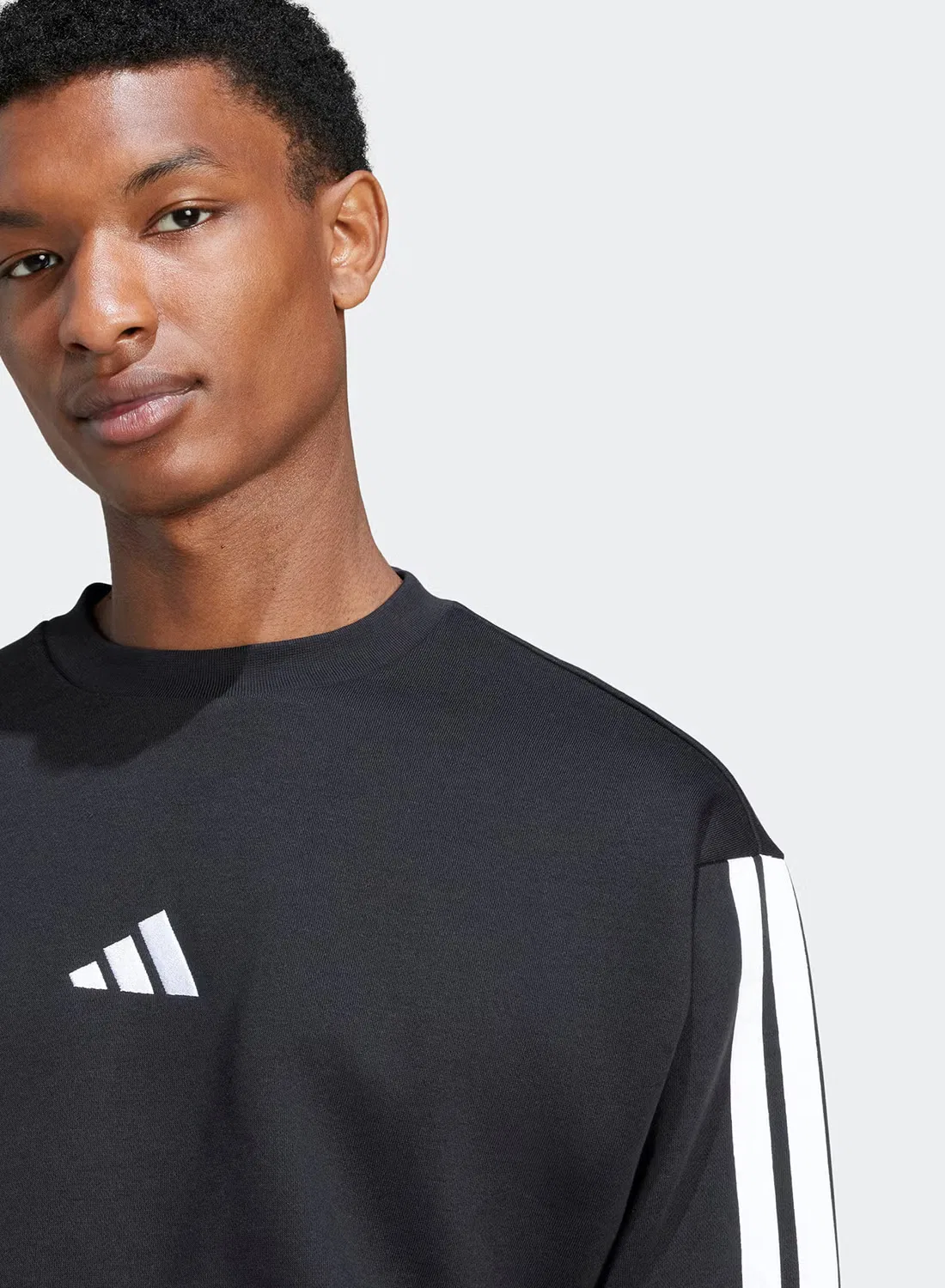 Свитшот с принтом 3-Stripes essential fleece Adidas, черный — фото 4