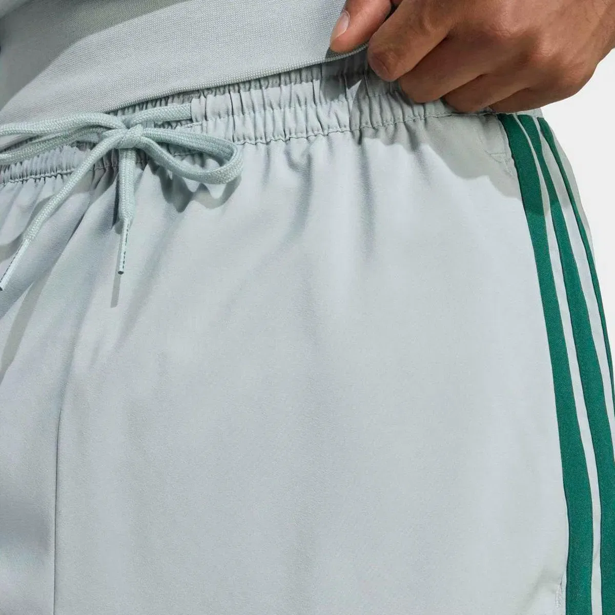 Мужские шорты Essentials Chelsea 3 Stripes adidas, Verde — фото 4