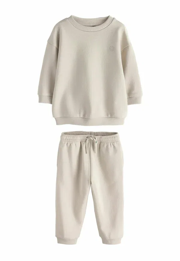 Спортивный костюм из хлопка и полиэстера Regular fit - 6pc price starter set - tracksuit Next neutral, нейтральный — фото 3