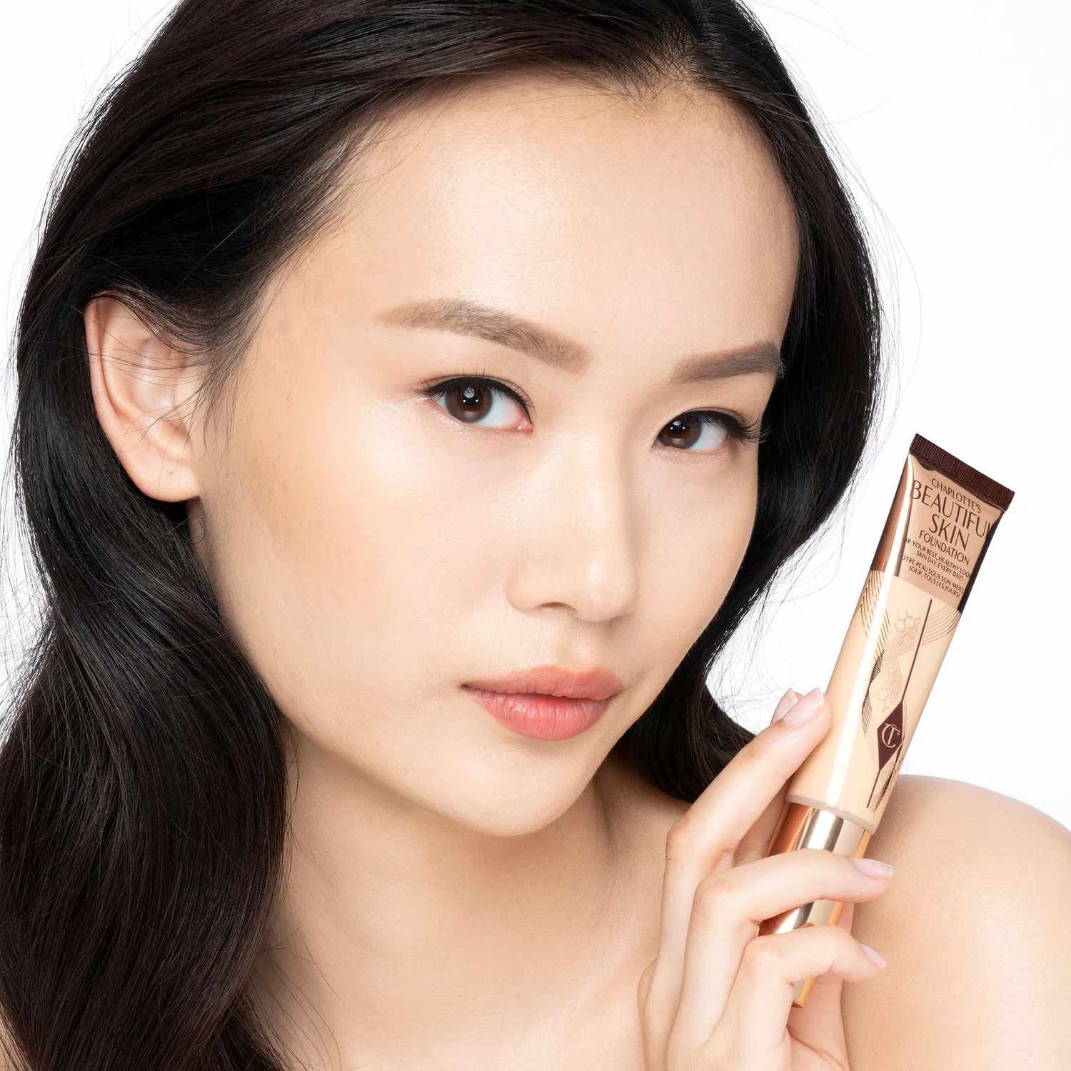 Тональный крем Beautiful Skin Foundation Charlotte Tilbury, 30 мл, 2 Warm — фото 2