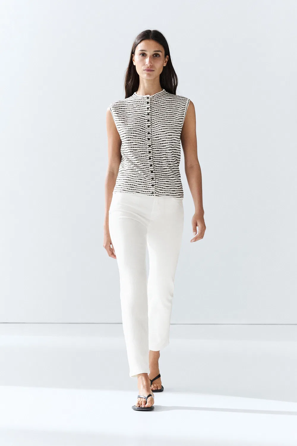 Жилет Massimo Dutti High-neck Textured, кремовый — фото 3