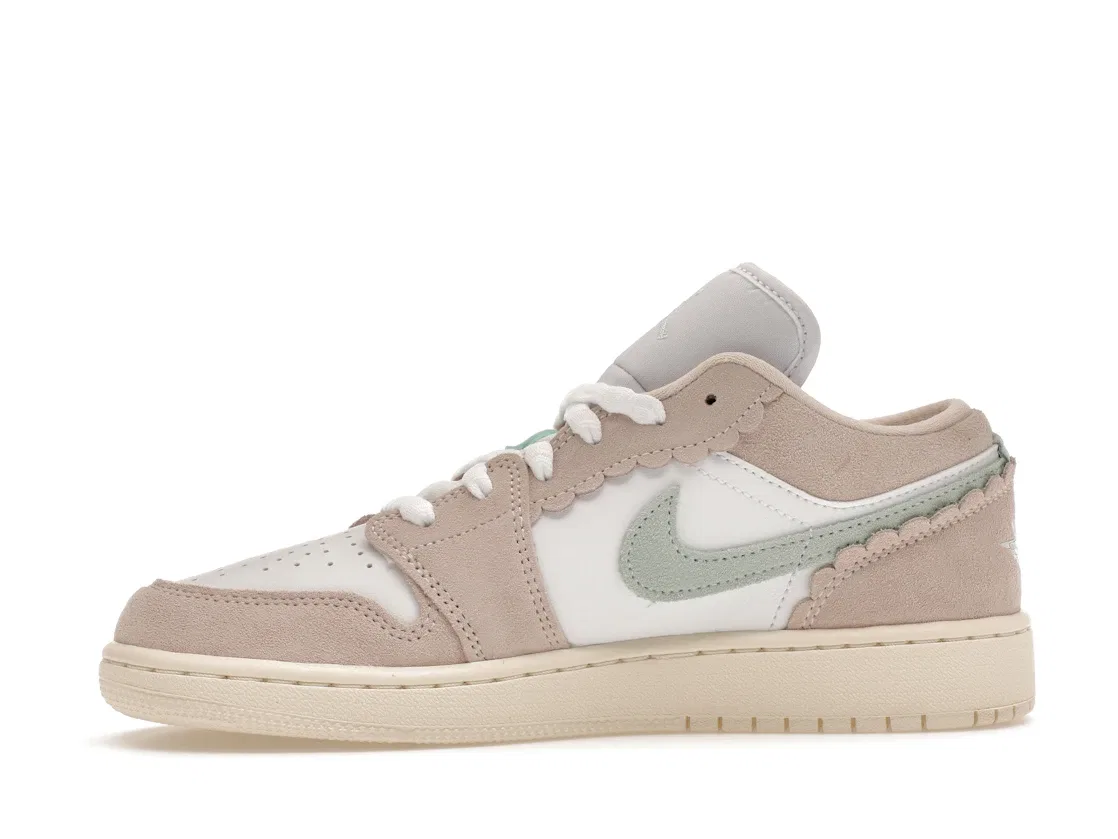 Детские кроссовки Lifestyle с отделкой фестонами Jordan 1 Low SE, Guava Ice/Jade Ice/White/Pink Oxford — фото 3