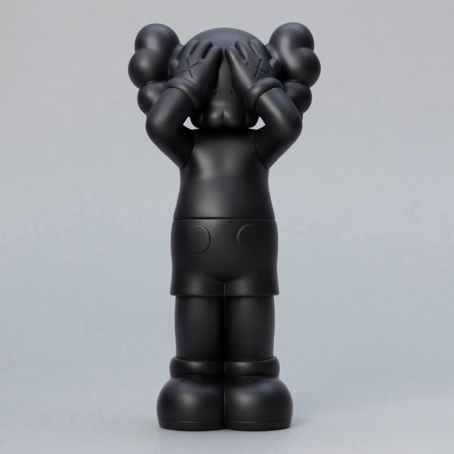 

Виниловая фигурка Kaws Holiday UK 2021, черный