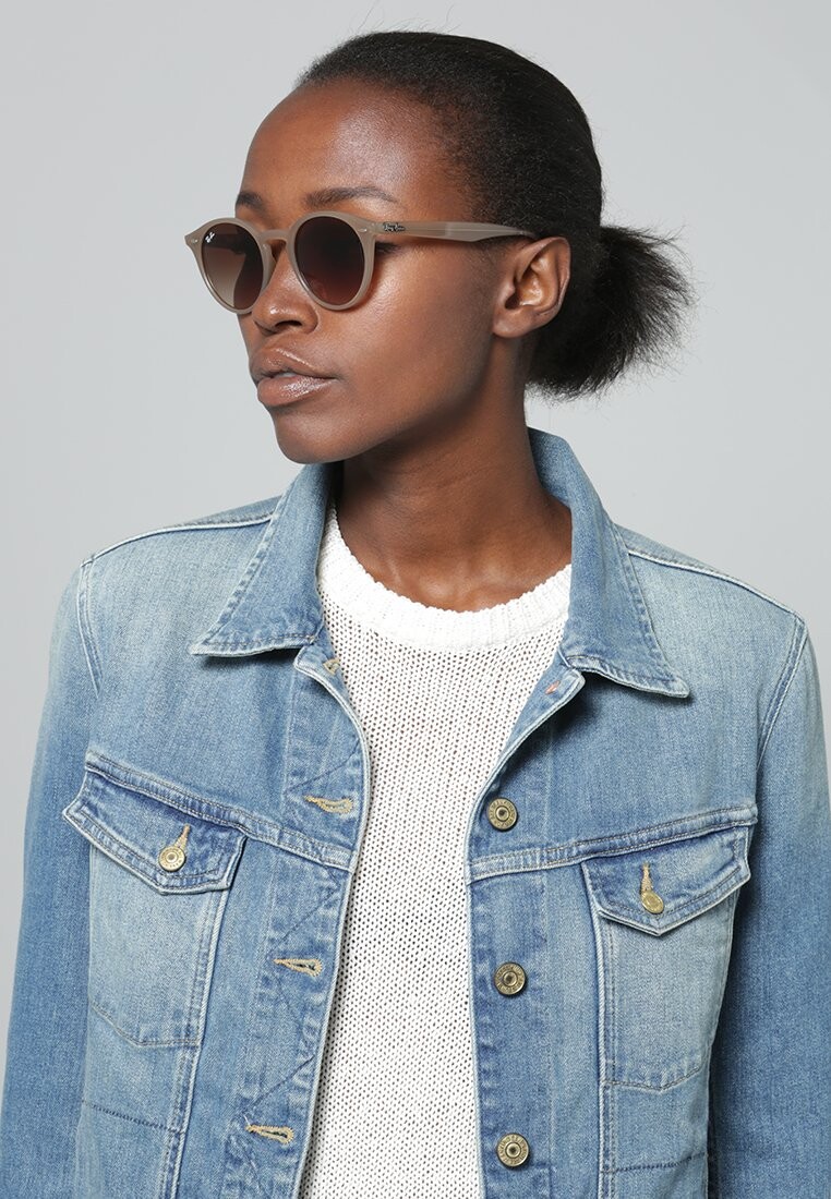 

Солнцезащитные очки Ray-Ban, светло-коричневый