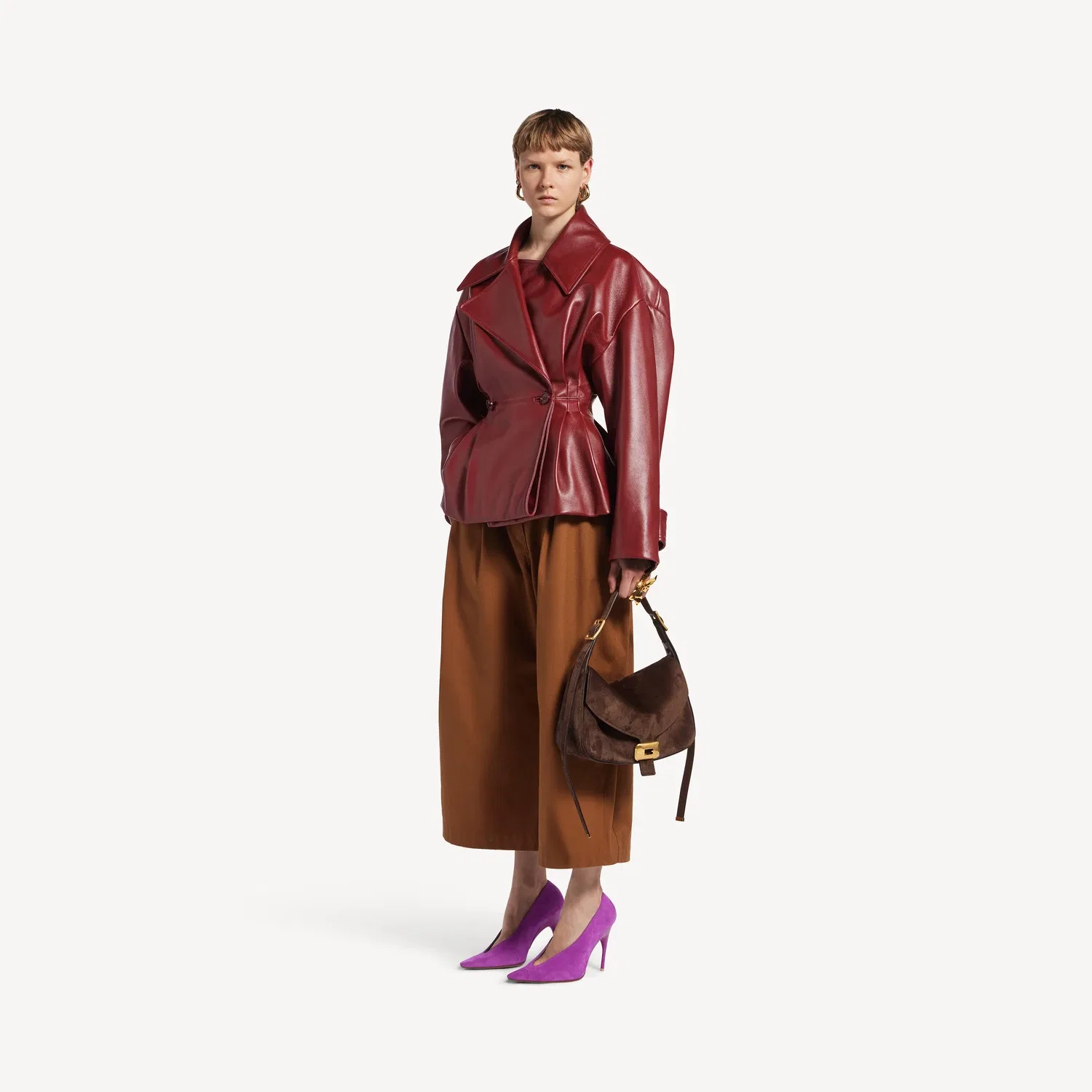 Женский короткий складной плащ BALENCIAGA в бордовом цвете — фото 2