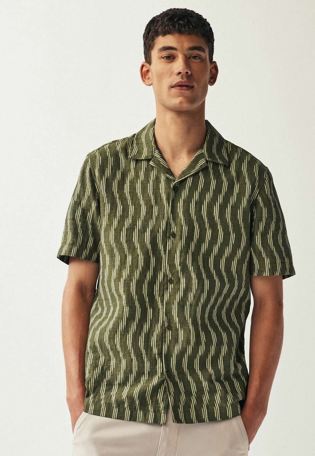 

Рубашка SHORT SLEEVE WITH CUBAN COLLAR REGULAR FIT Next, цвет green