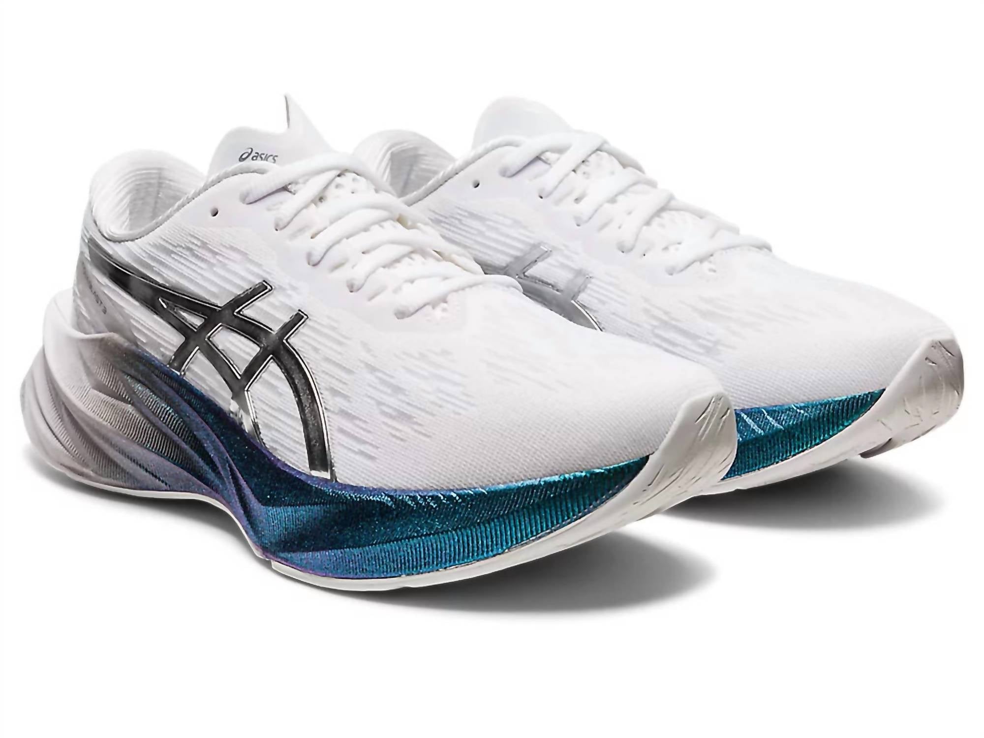 Женские кроссовки Novablast 3 в платиново-белом чистом серебре Asics