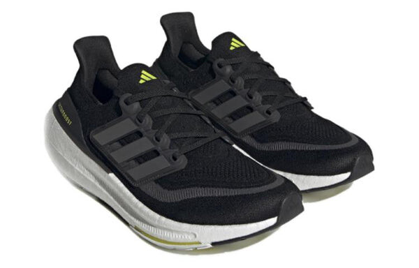 Кроссовки ультрабуст лайт Adidas, черный — фото 2
