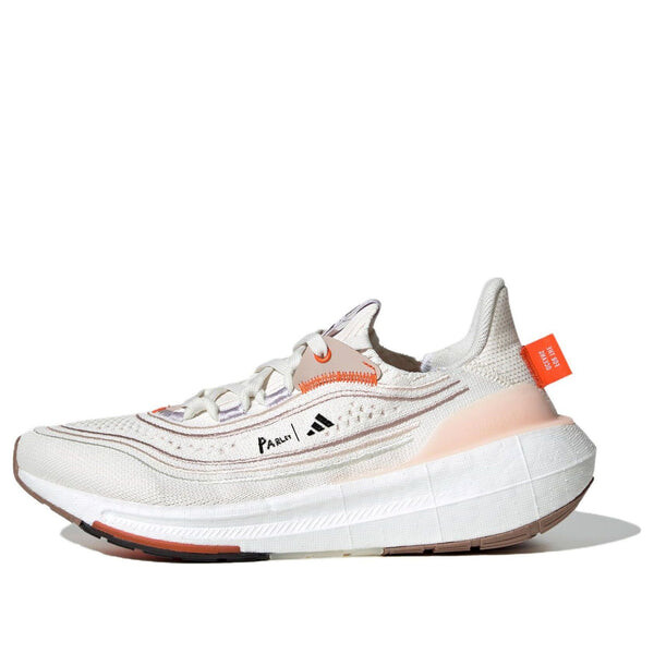 

Кроссовки ультрабуст лайт Adidas, белый