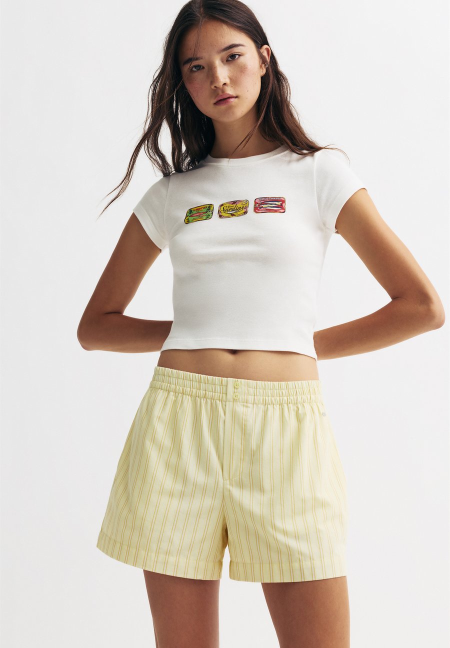 

Шорты PULL&BEAR STRIPED, Light Yellow