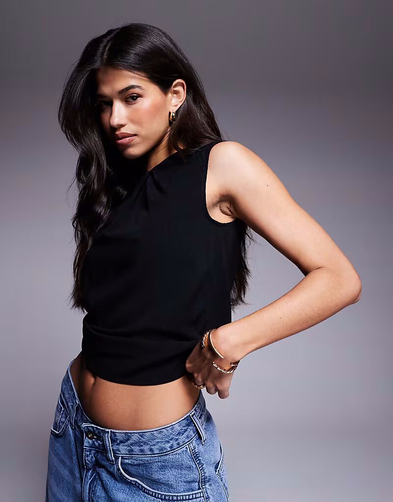 

Топ без рукавов ASOS DESIGN из льняной смеси черного цвета с оборками