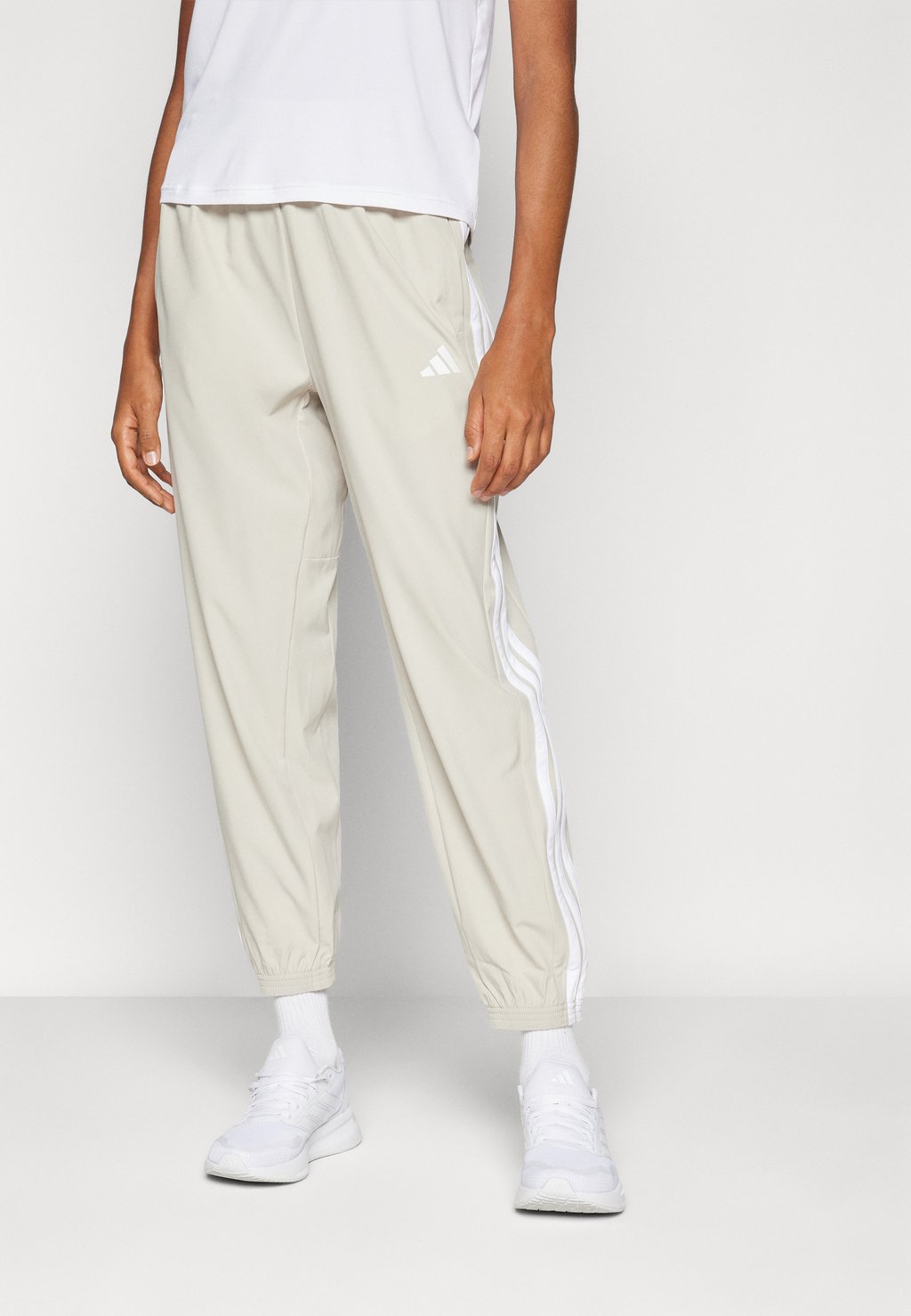 

Спортивные брюки TRAIN ESSENTIALS 3STRIPES adidas Performance, темно-красный