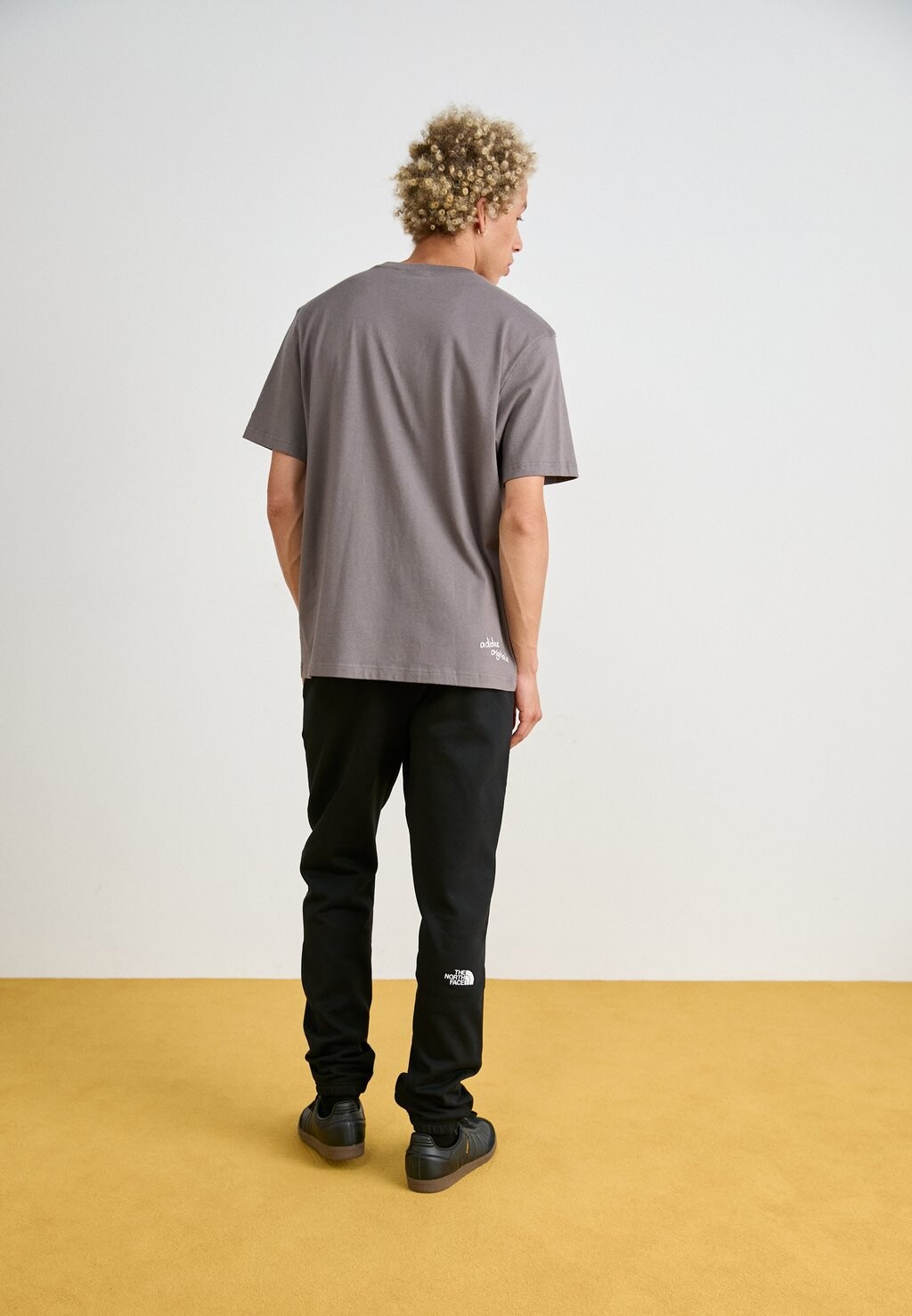 

Спортивные брюки ESSENTIAL JOGGER The North Face, черный