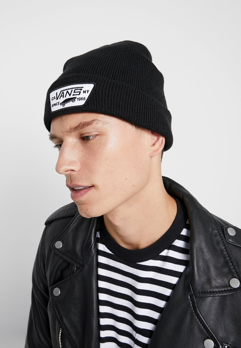 

Шапка Vans, черный