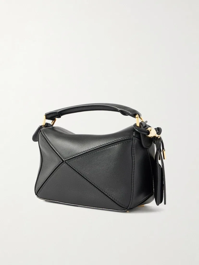 Мини-сумка на плечо Featherlight Puzzle из текстурированной кожи LOEWE, черный — фото 4