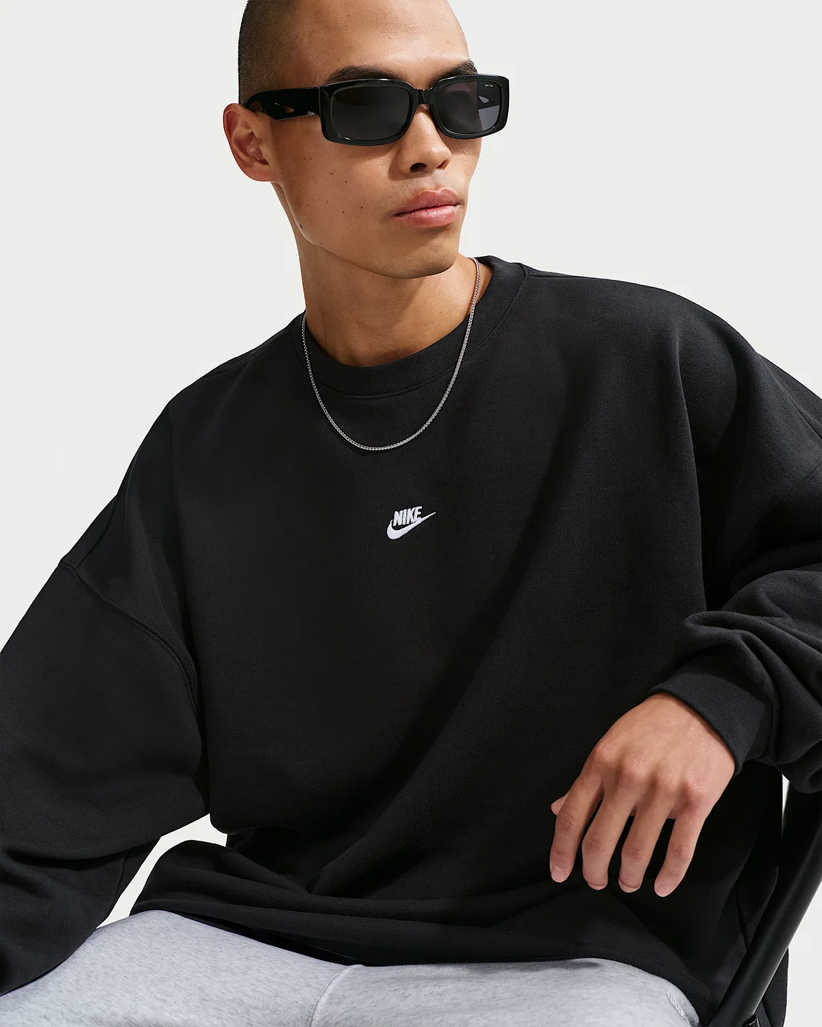 Мужская оверсайз-толстовка Nike Sportswear Club из французского футера, Black/White — фото 3