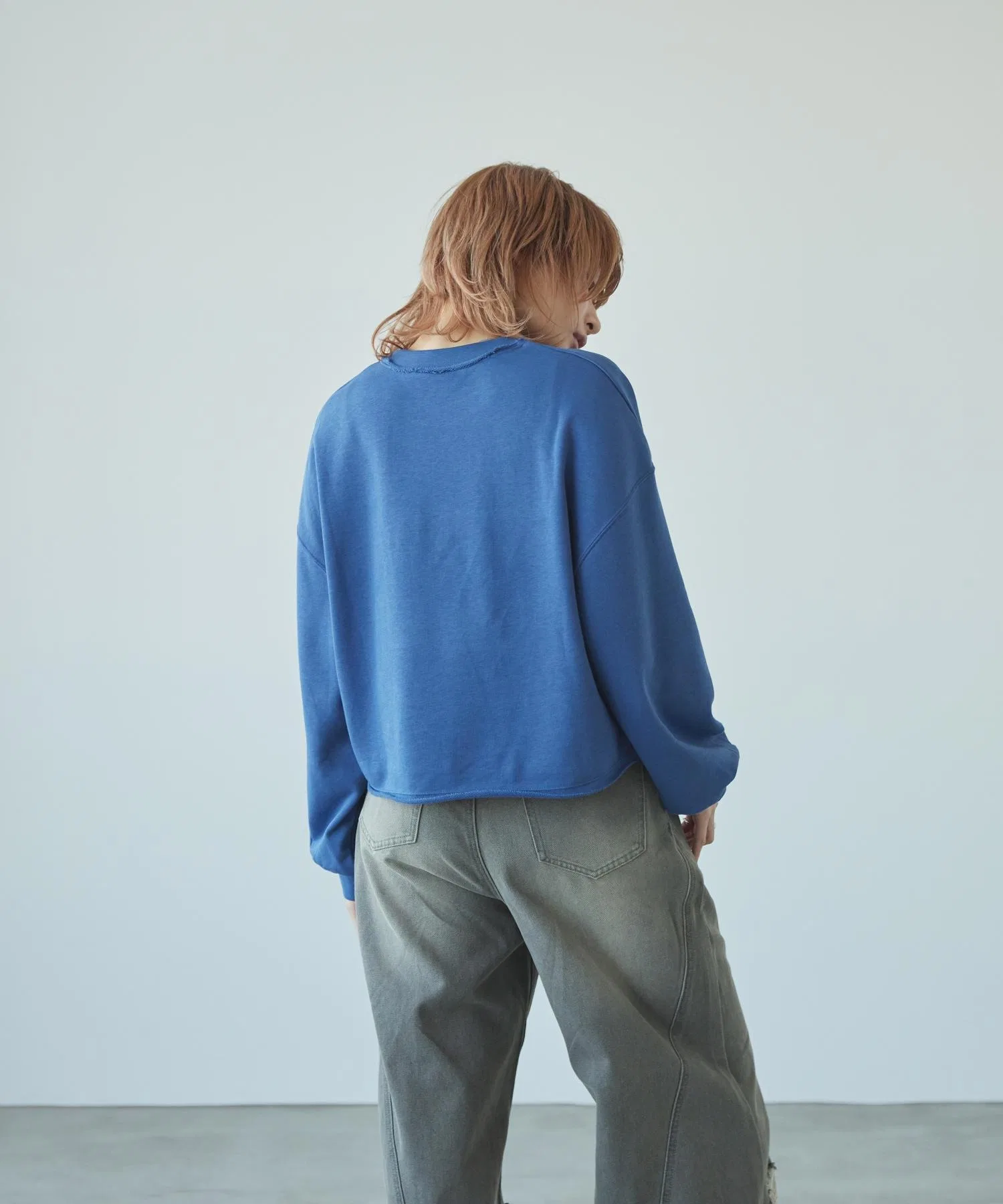 Женская толстовка Nike Sportswear Chill Terry Oversized French Terry с круглым вырезом IF0229-461 Mystic Navy — фото 3