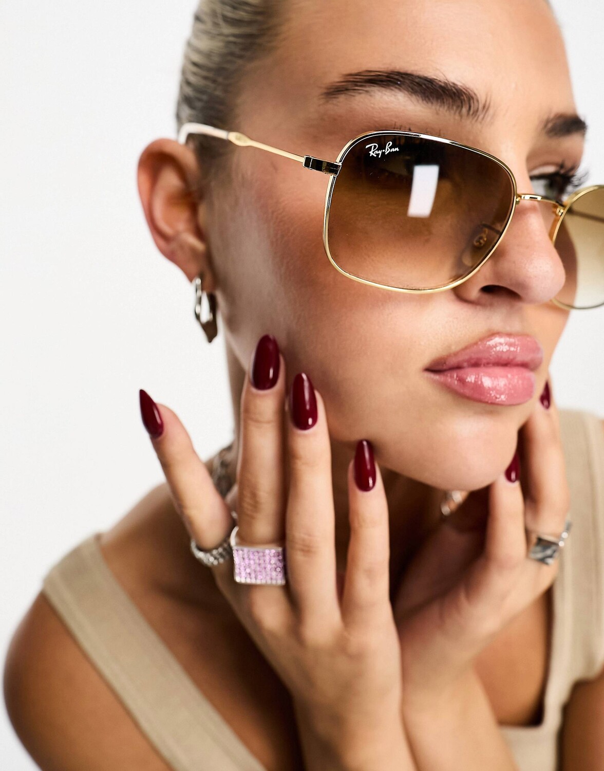

Золотистые солнцезащитные очки Ray-Ban в металлической квадратной оправе
