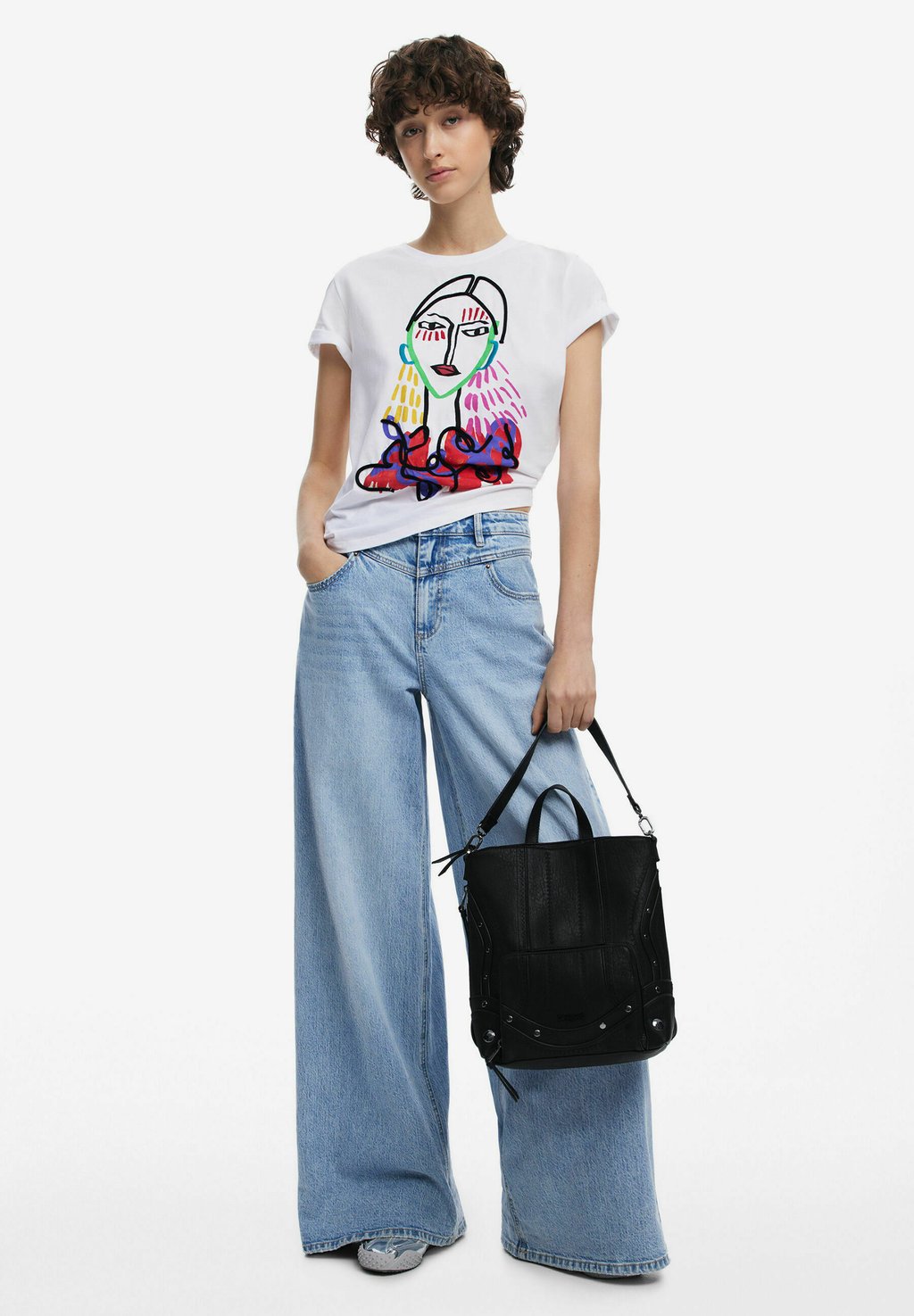 

Рюкзак MEDIUM EMBROIDERED Desigual, черный