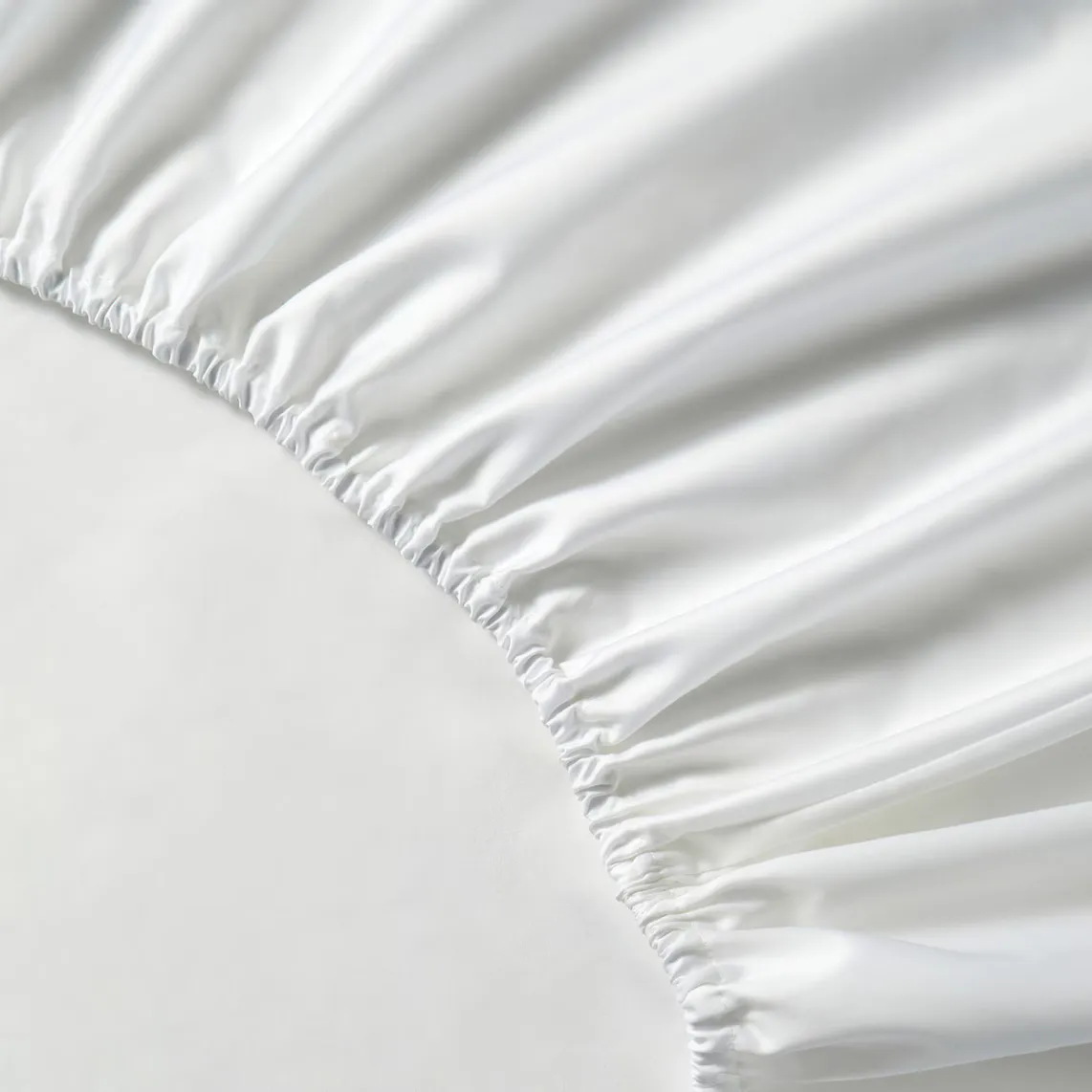 

Простынь египетский хлопок Сатин 600 ниток серебряная тесьма 40 см El Corte Inglés, белый