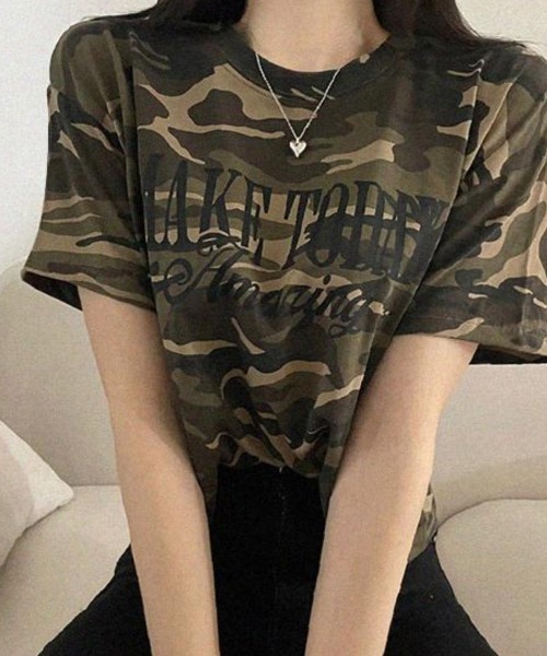 

Футболка укороченная с короткими рукавами, камуфляжный принт NANAHACHI, цвет хаки