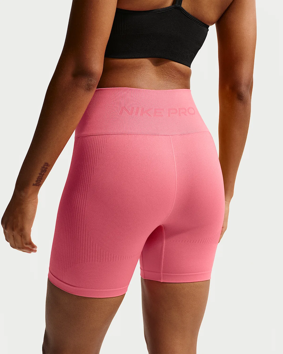 Женские шорты-велосипедки Nike Pro Seamless Dri-FIT с высокой посадкой, 5", Sea Coral — фото 3