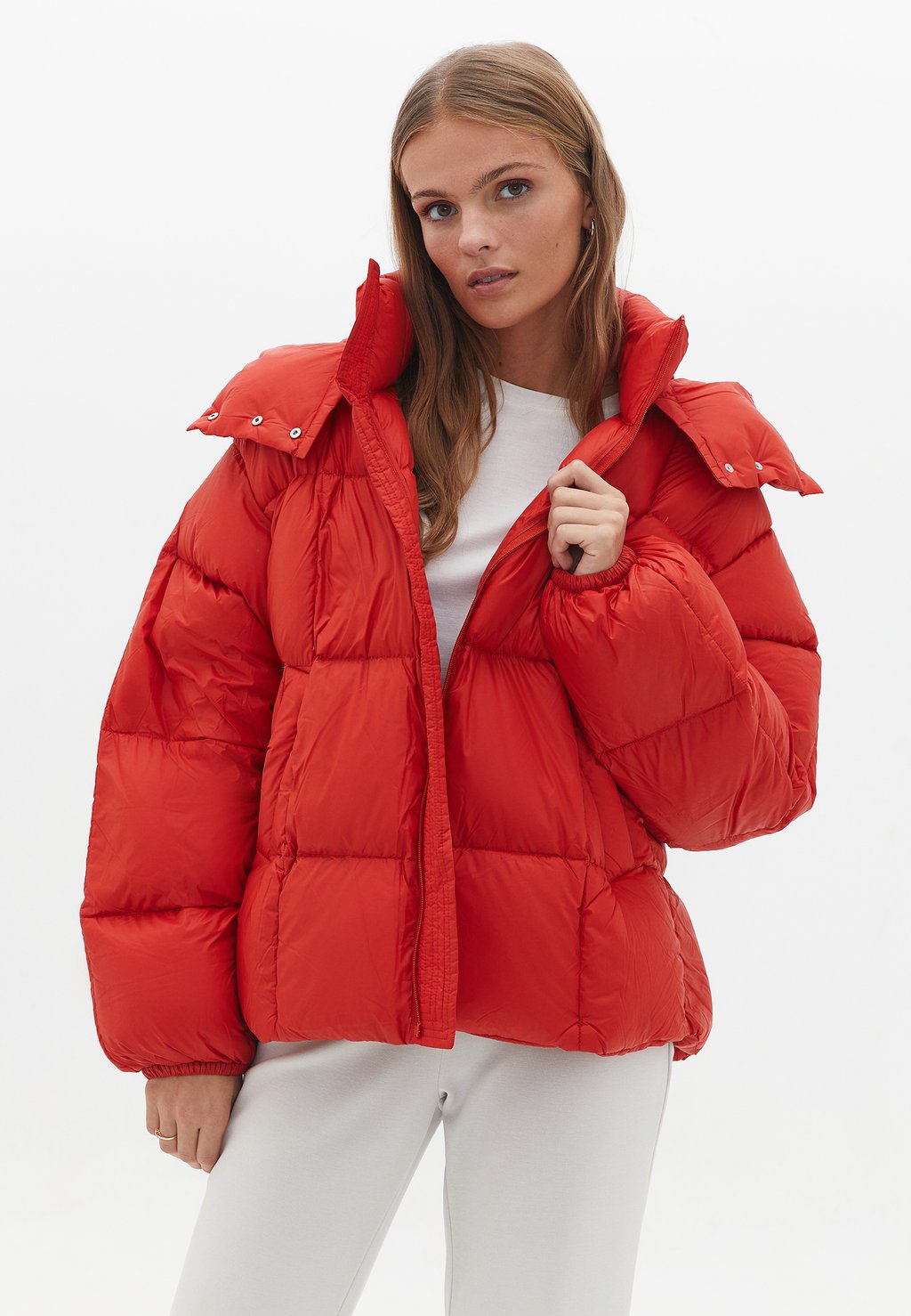 

Зимняя куртка OVERSIZED JACKE MIT MODISCHEN STEPPUNGEN OXXO, красный