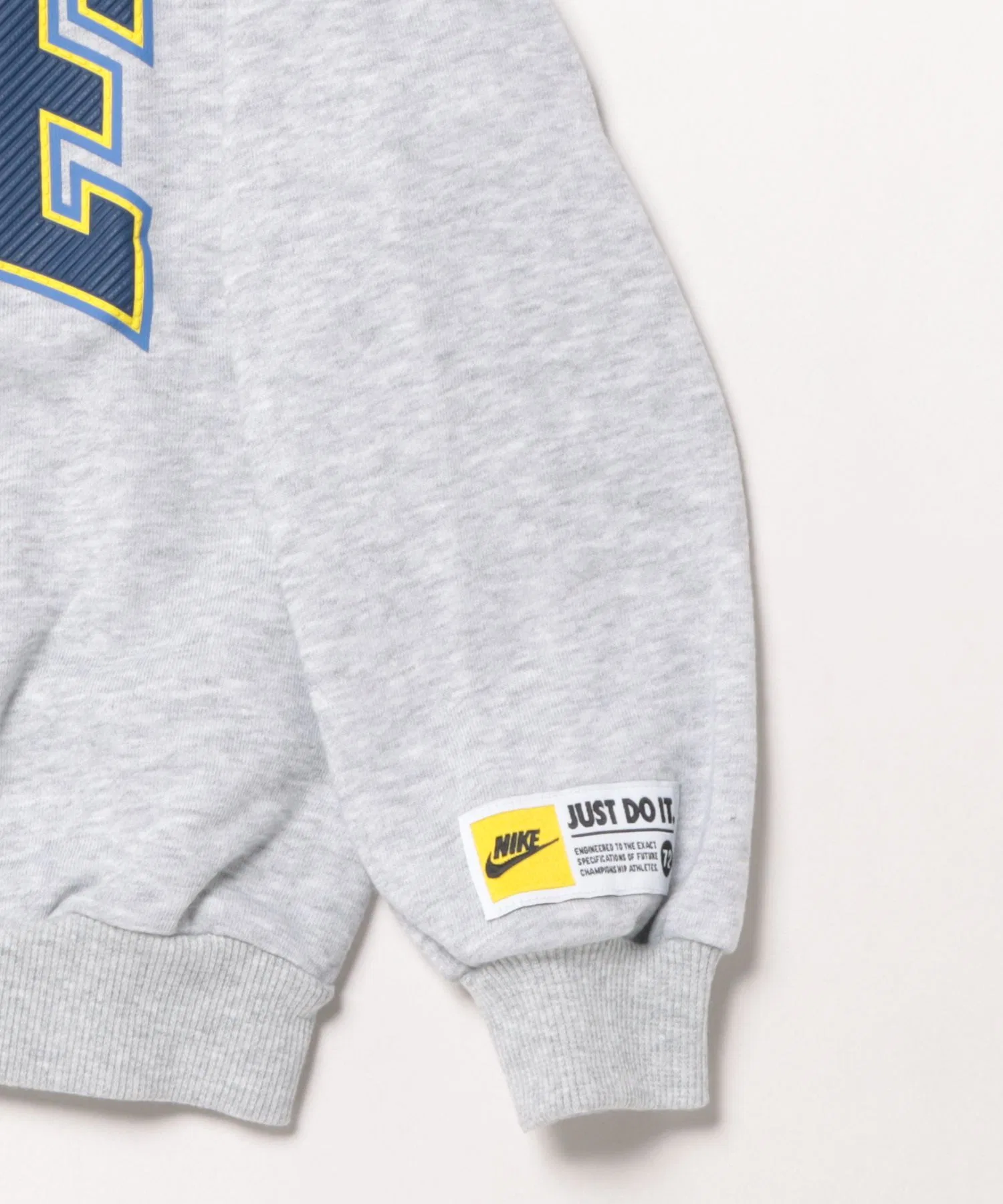 【NIKE】NKB B NSW PE GFX CREW / Детская толстовка с круглым вырезом и логотипом Nike — фото 4