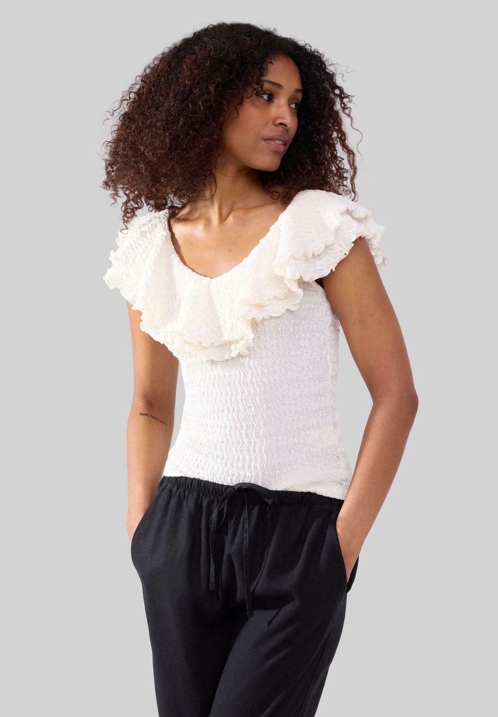 

Топ SLEEVELESS WITH FLOUNCE Lindex, белый
