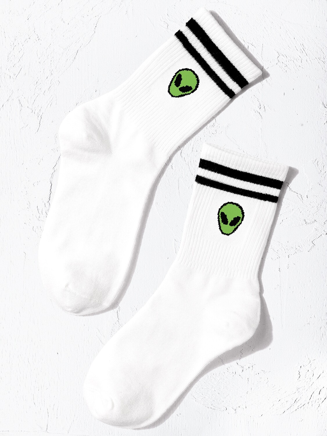 

1 пара женских носков до середины икры с рисунком инопланетян, мягких, удобных, дышащих, впитывающих влагу, модных и универсальных, подходящих для фестивалей и повседневного использования, многоцветный