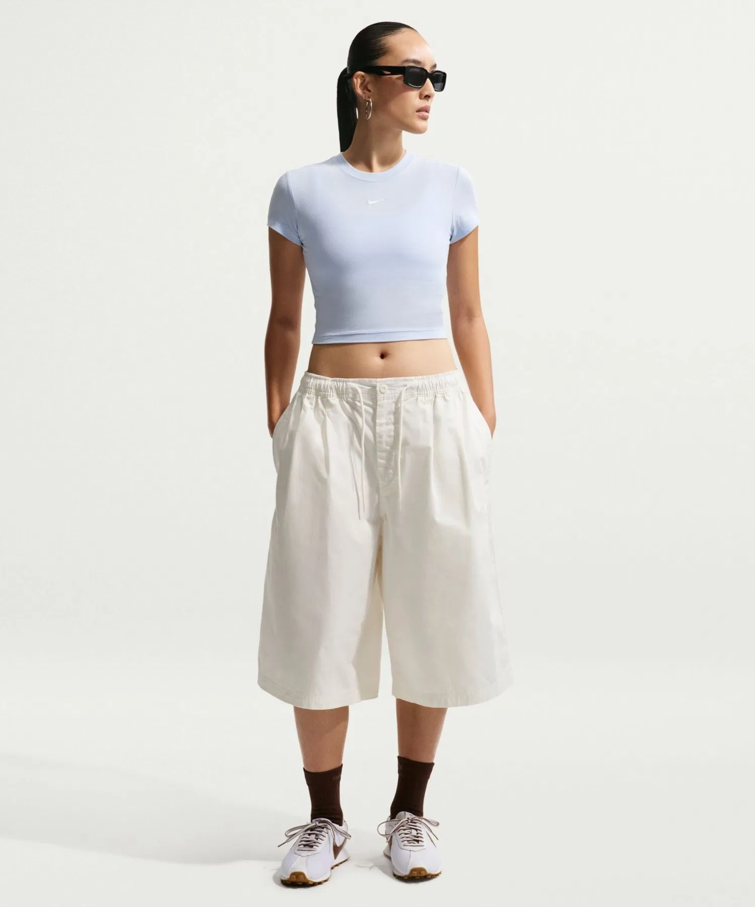 Женская футболка NIKE NSW CHLL CRP S/S укороченная чёрная — фото 2