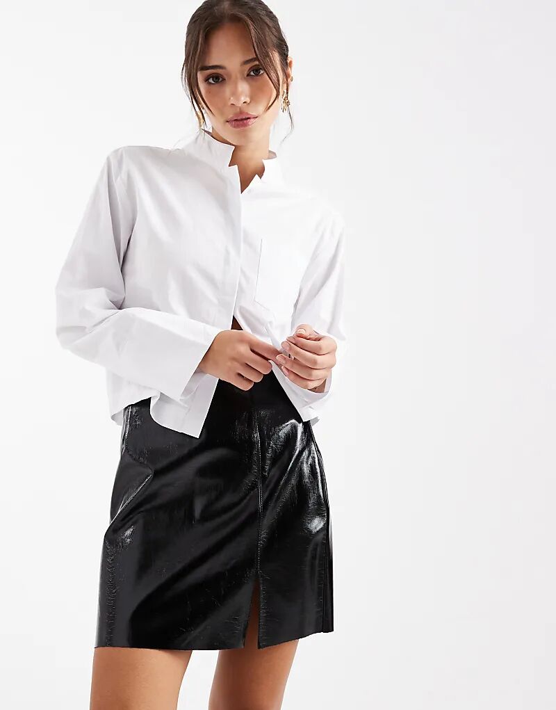 

Мини-юбка Vero Moda из винила и полиуретана с вырезом черного цвета