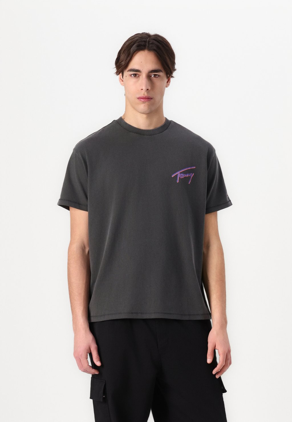 

Футболка с принтом FADED GRAPHIC TEE UNISEX Tommy Jeans, черный