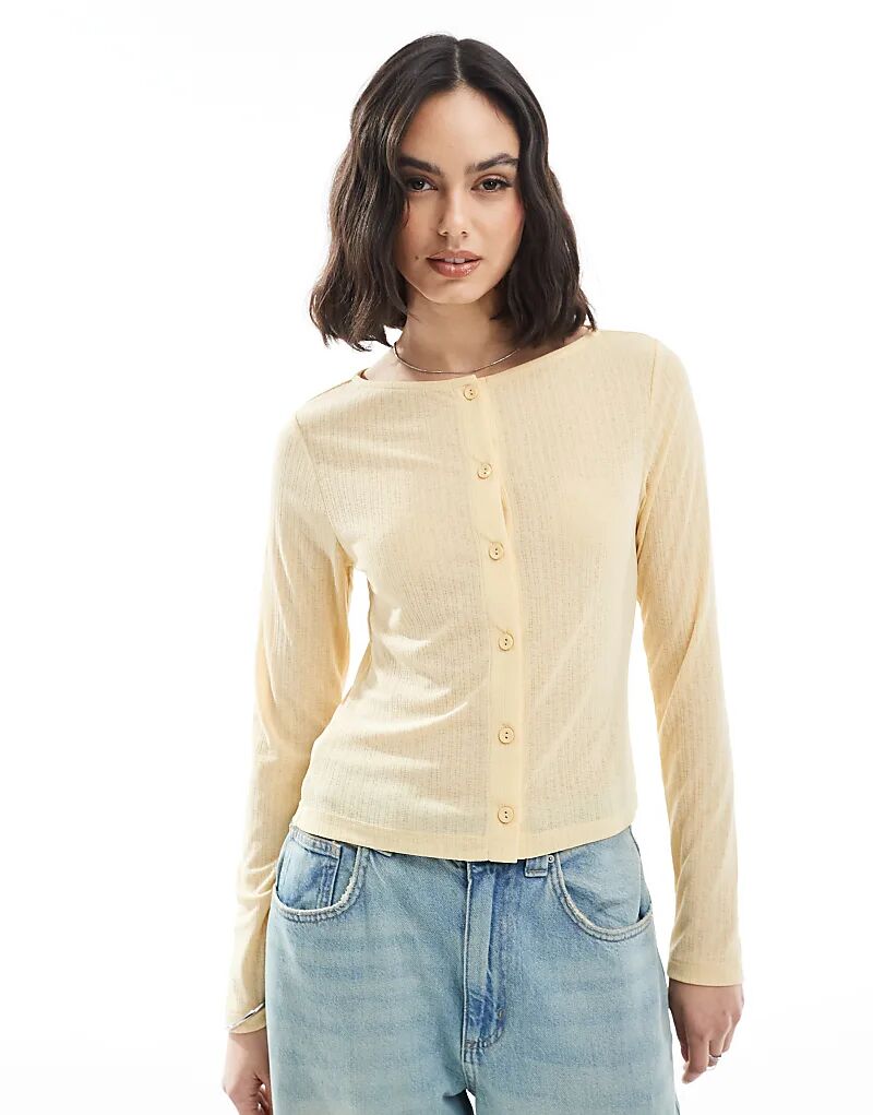 

Укороченный кардиган ASOS DESIGN с застежкой на пуговицы и сухими ручками в рубчик, цвет пахты