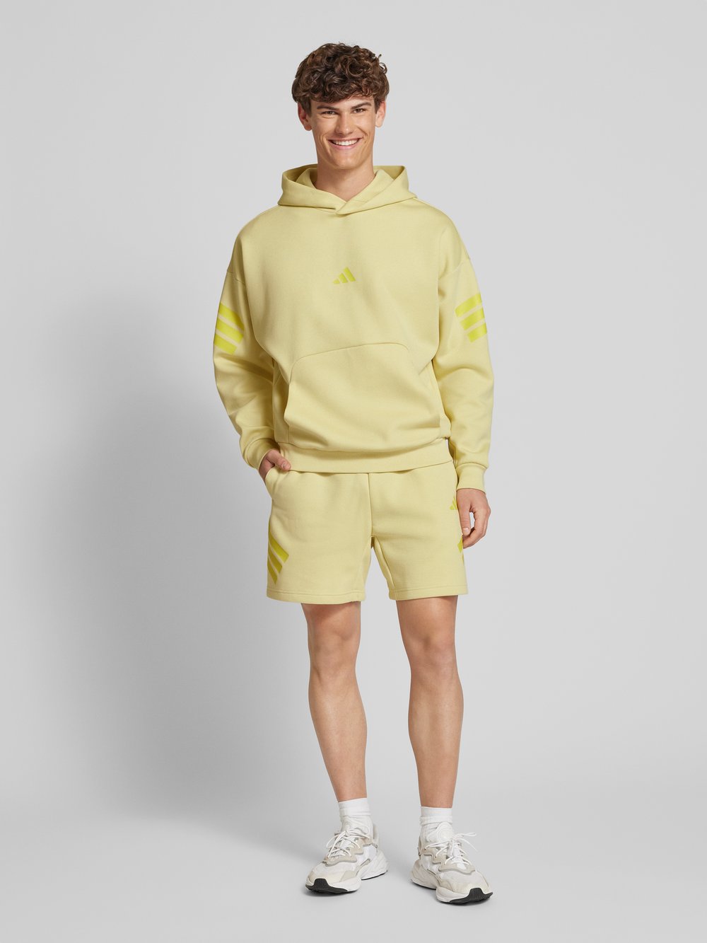 

Спортивные шорты с эластичным поясом ADIDAS SPORTSWEAR, светло-желтый