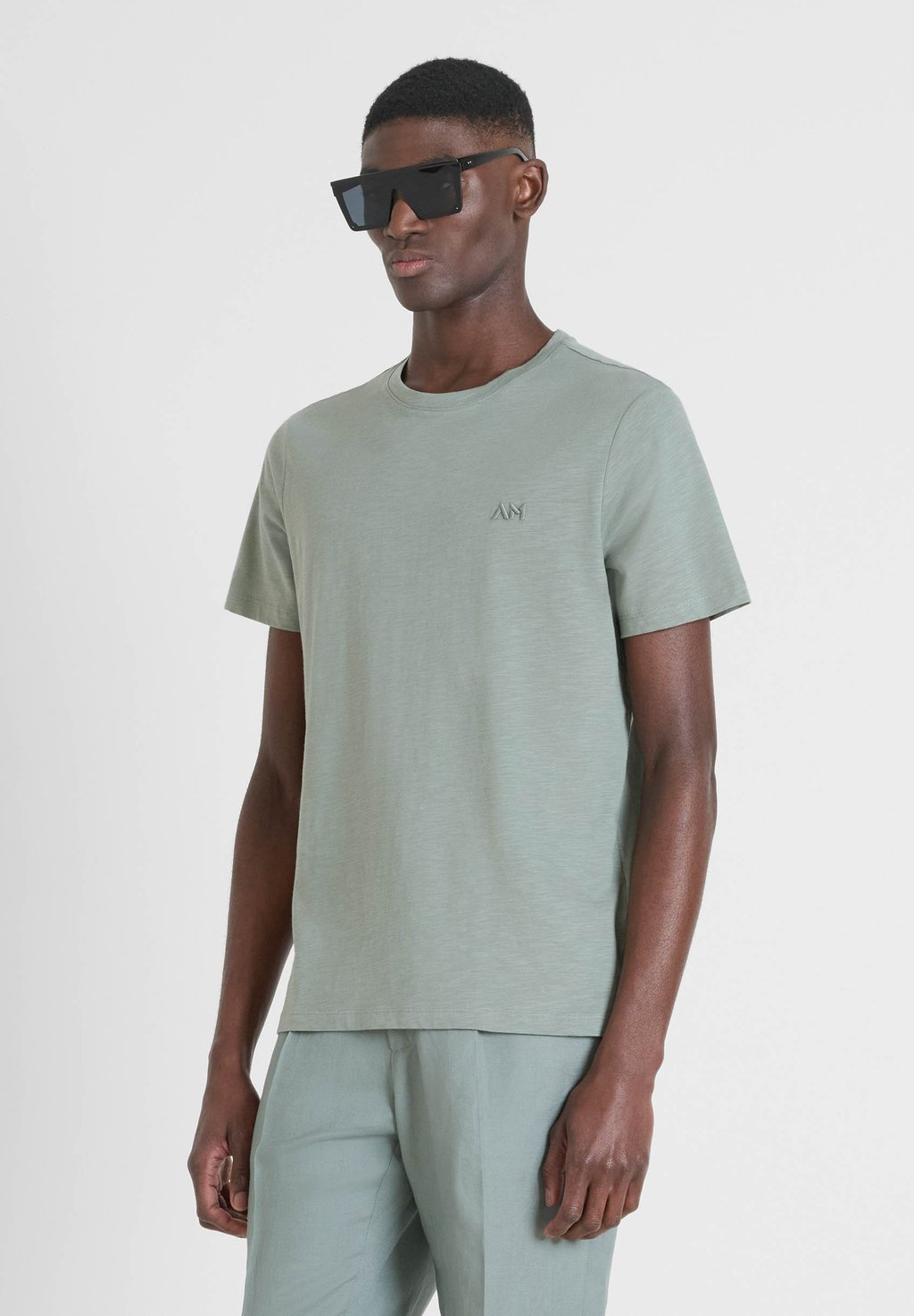 

Базовая футболка REGULAR FIT IN WITH EMBROIDERED LOGO Antony Morato, зеленый