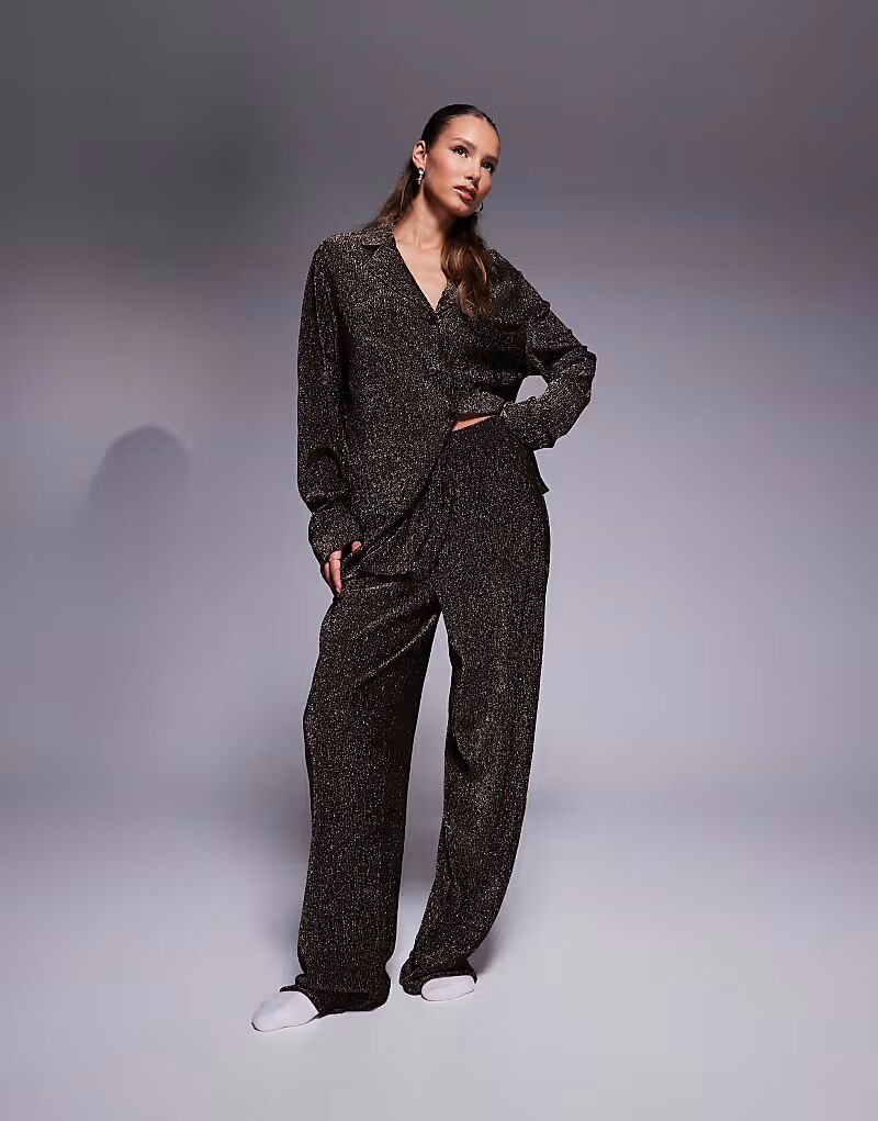 

Комплект из рубашки и брюк с блестками ASOS DESIGN бронзового цвета