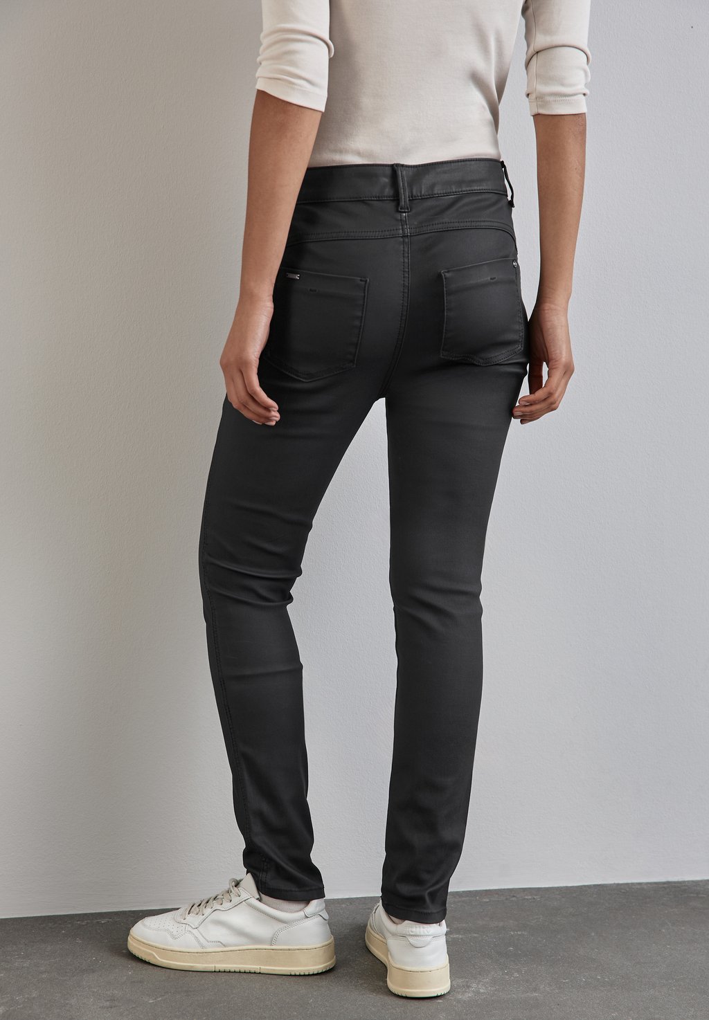 

Брюки IM SLIM FIT Street One, черный