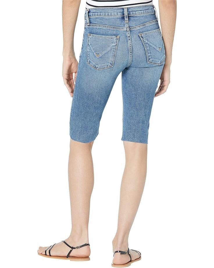 

Шорты Hudson Jeans Amelia Mid-Rise Knee Shorts in Winelight, цвет Winelight