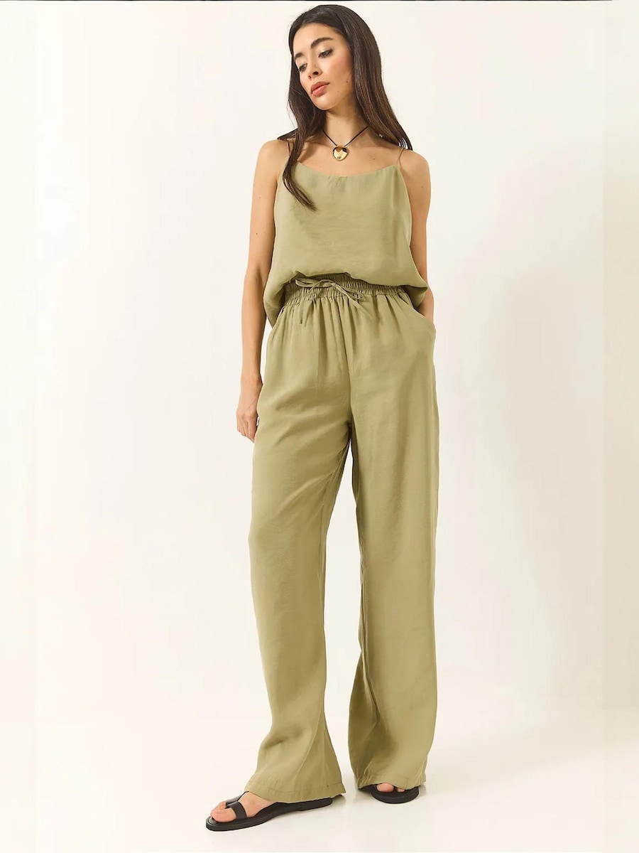 

Брючный костюм Bianco Lucci, светло-зеленый