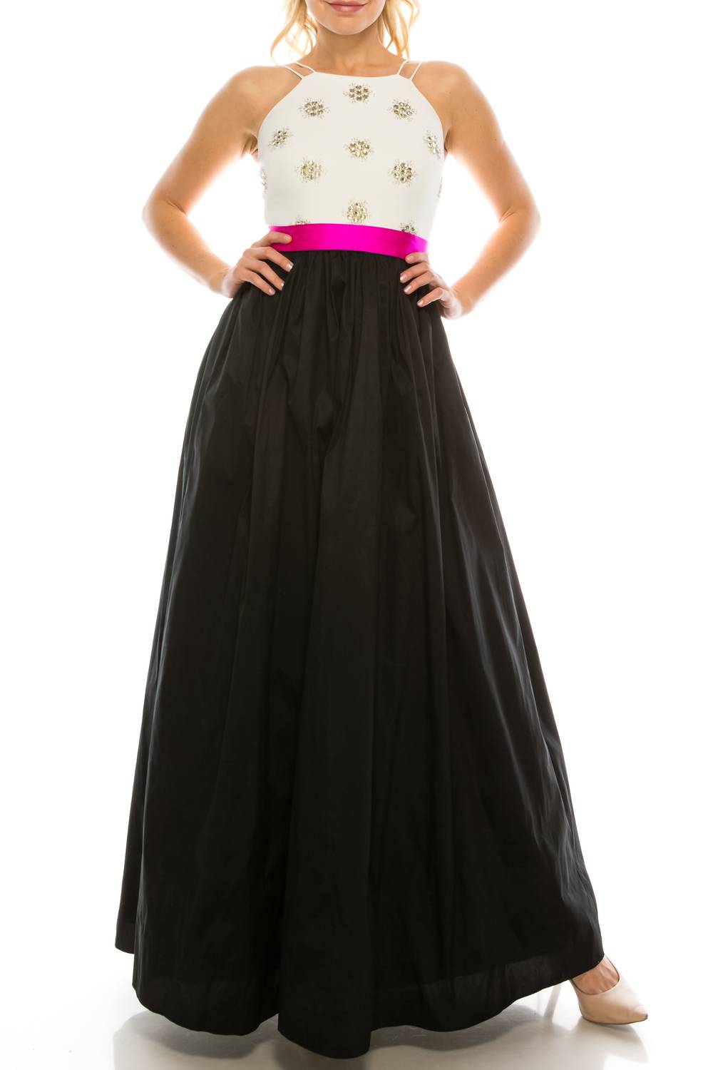 

Черно-белое платье-футляр с запахом и декоративными элементами Aidan Mattox