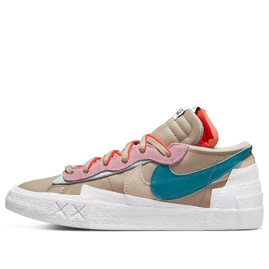 

Кроссовки Nike x sacai x KAWS Blazer Low 'Reed', желто-коричневый