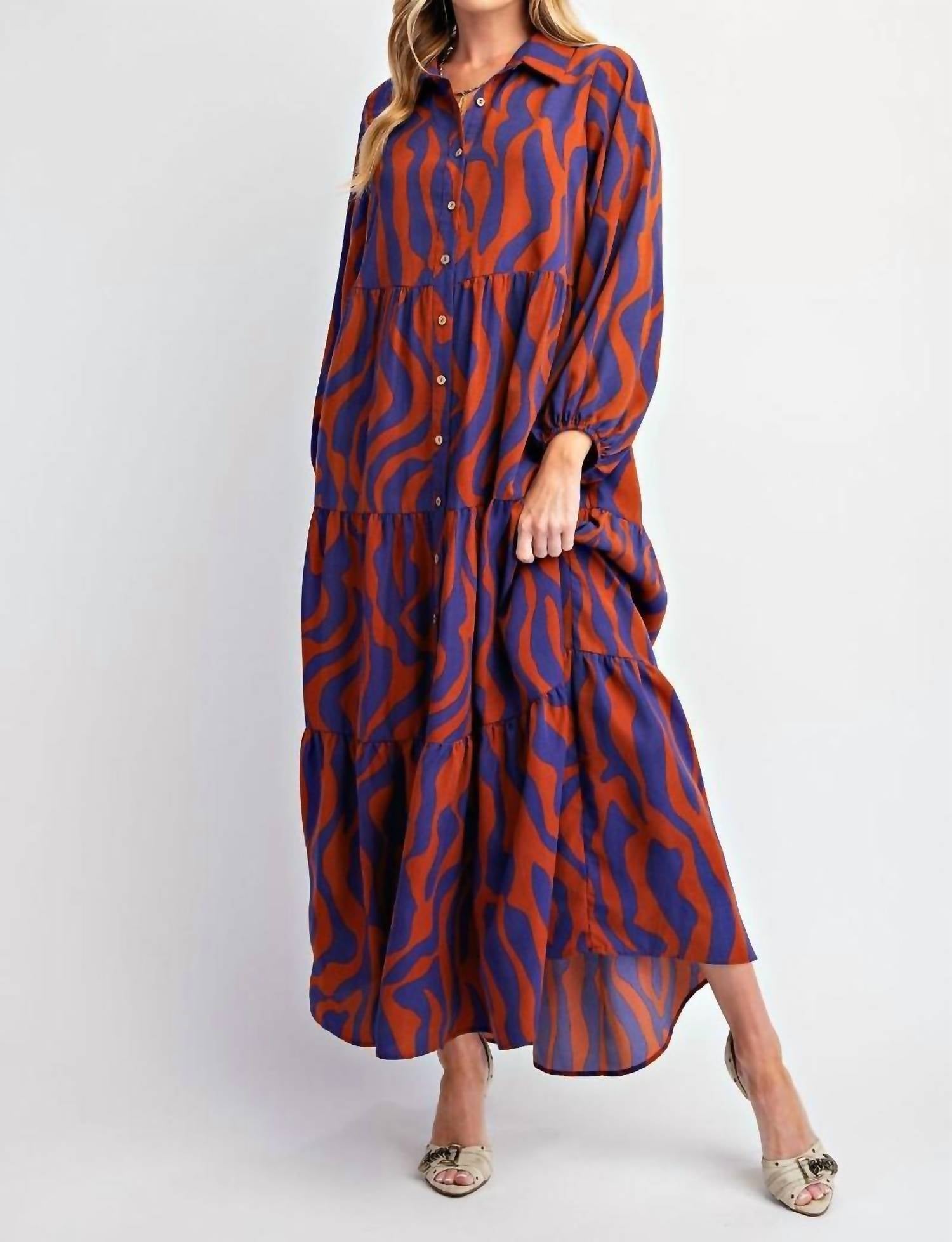 

Платье-макси на пуговицах Sophia Woven Maxi Dress-Plus в кофейно-синем цвете Easel