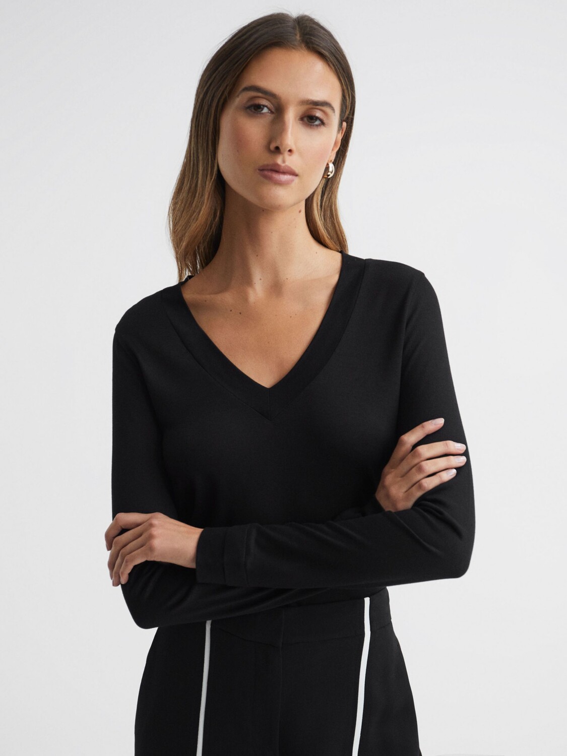 

Топ Brady с V-образным вырезом Reiss, черный