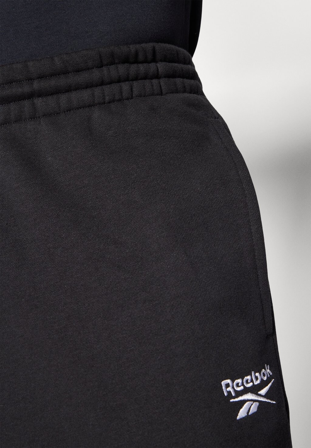 

Спортивные брюки Identity Small Logo Jogger Reebok, черные