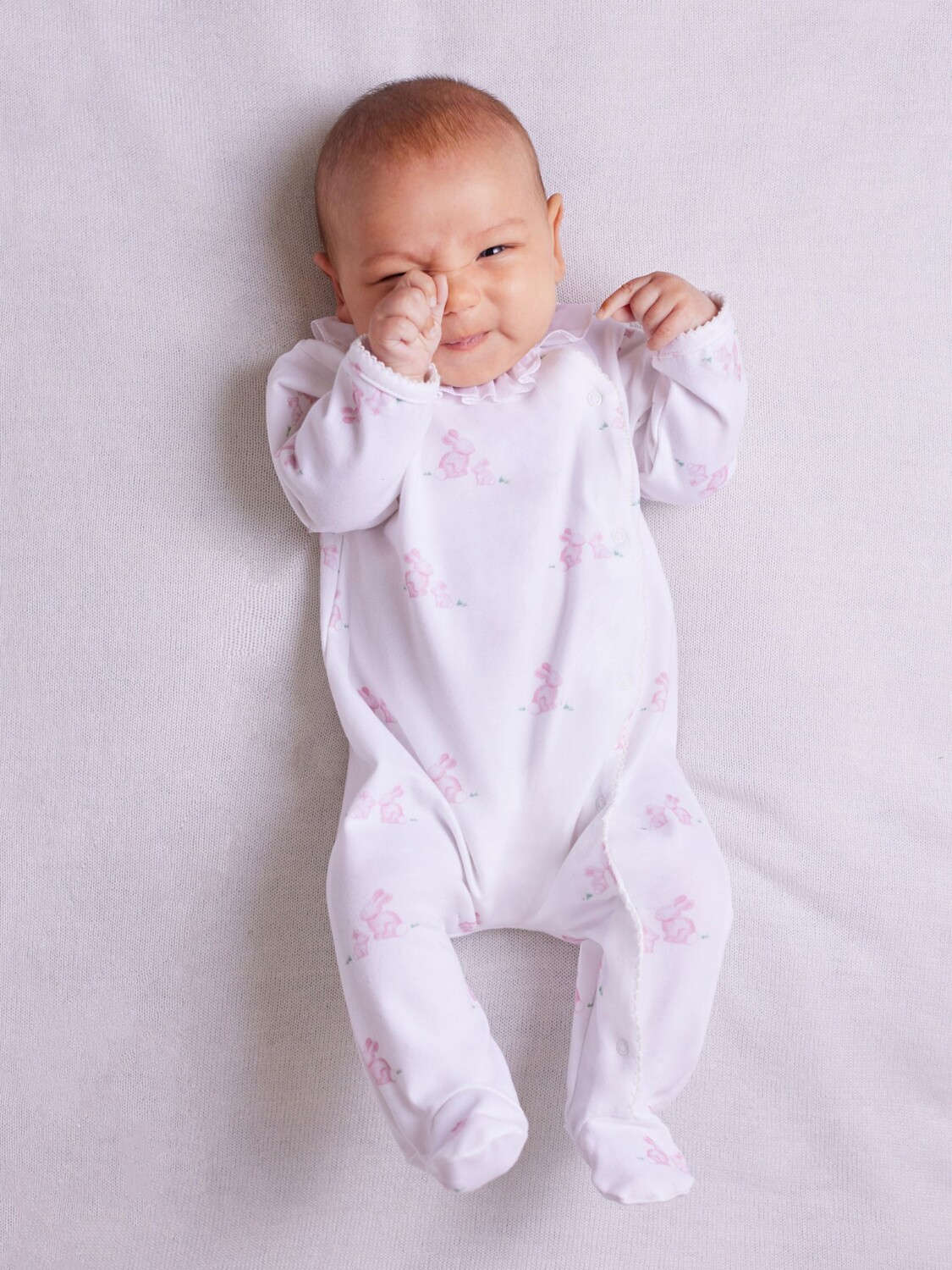 

Комбинезон Trotters Baby Bunny из органического хлопка, бледно-розовый