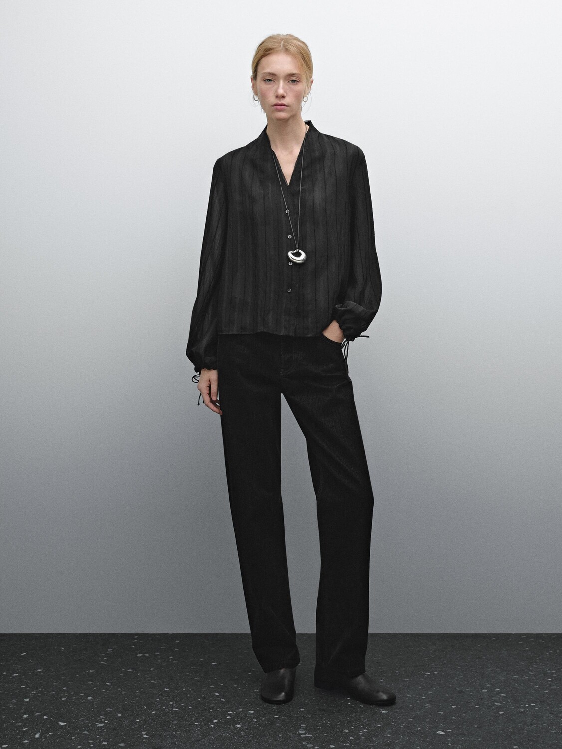 

Рубашка из струящегося полосатого атласа Massimo Dutti, черный